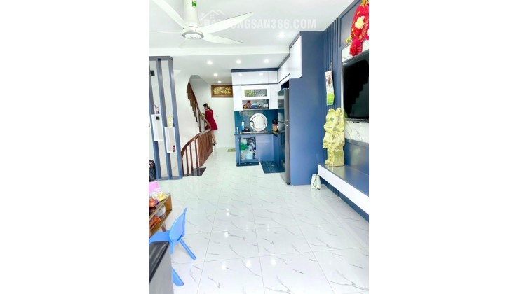 Cần tiền bán gấp căn nhà mặt phố cực phẩm tại đường Thọ Tháp